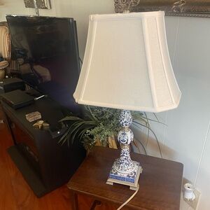 Elegant Blue and White Table Lamp